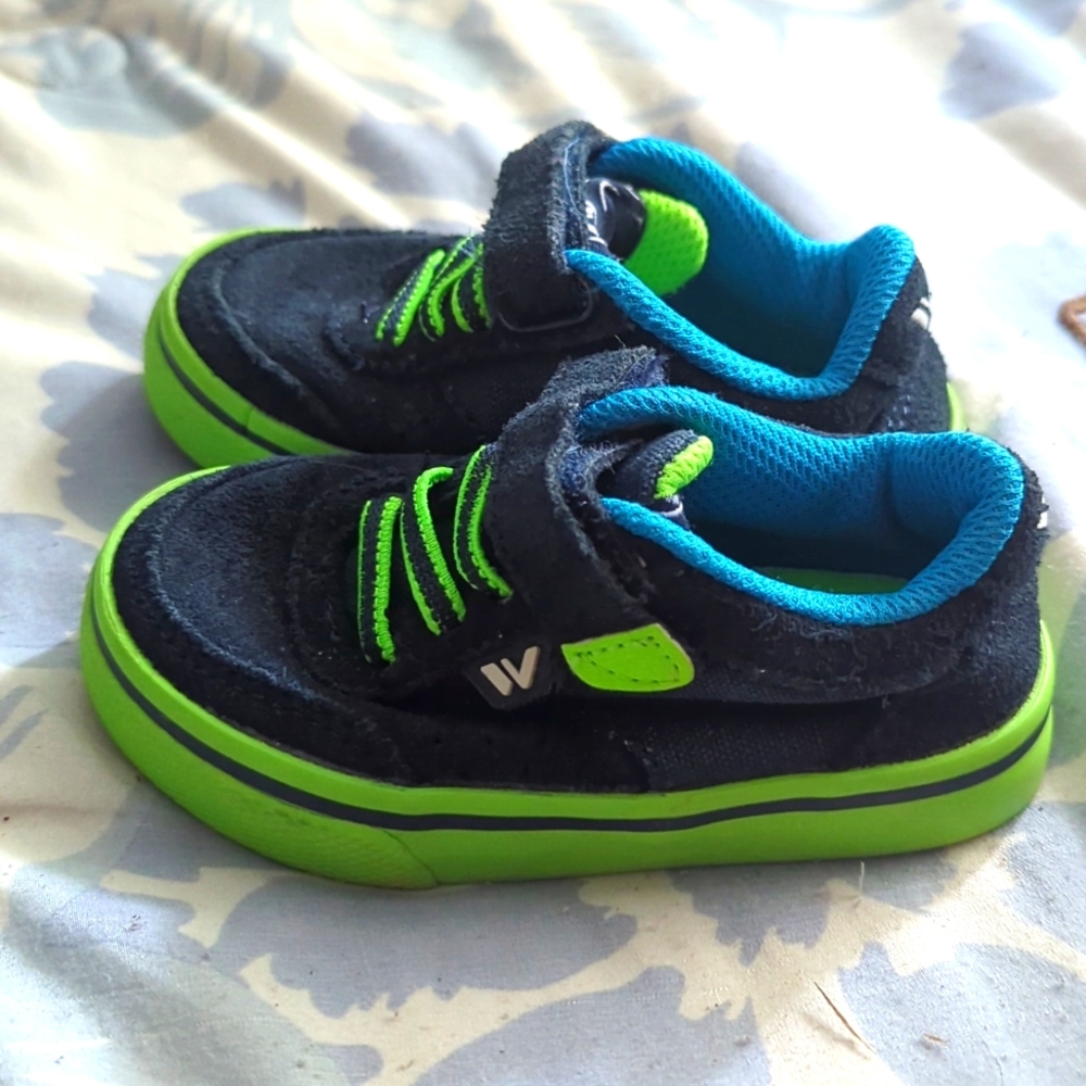 Toddler Vans by Shaun White, size 5. Navy blue with lime green accents.